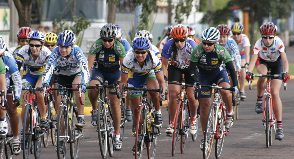 Ação na Estrada do Coco homenageia ciclistas mortos em Salvador