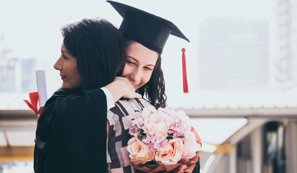 Dias das Mães: conheça histórias inspiradoras de quem prioriza a educação dos filhos