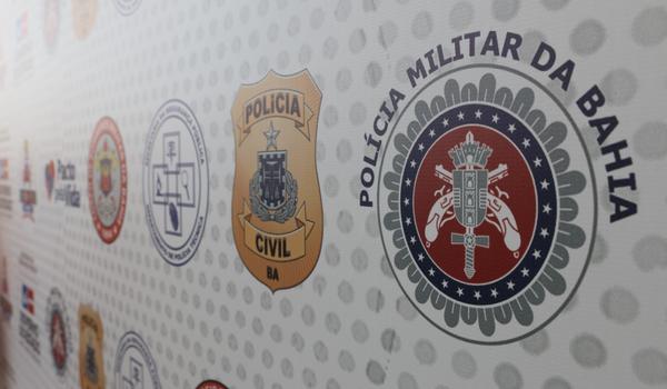 Grupo de 15 pessoas é detido após fazer aglomeração e tentar agredir policial