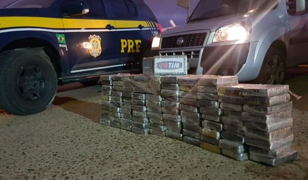 Dois homens e uma mulher são presos em flagrante transportando 109 quilos de cocaína na BR-407