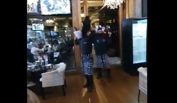 Garçons fazem dança do "meme do caixão" em restaurante aberto durante a pandemia; veja vídeos