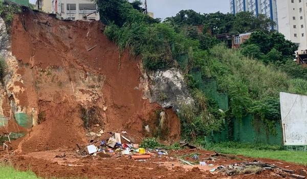 Por conta da chuva, casa desaba no Acupe de Brotas e há riscos de deslizamentos em Salvador, diz Codesal