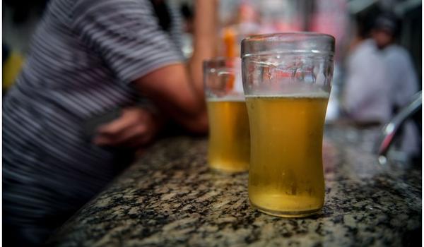 Restrição de bebidas alcoólicas para evitar disseminação do coronavírus já é realidade no Brasil 