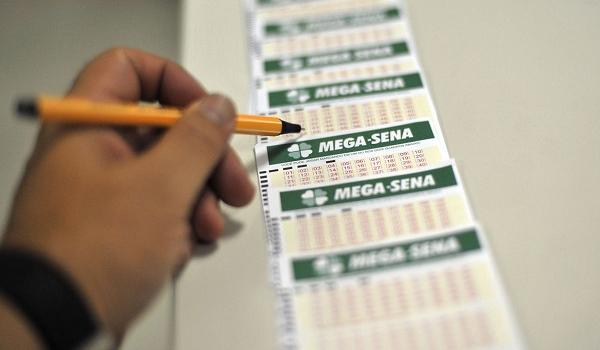 Aposta de Curitiba acerta seis dezenas da Mega-Sena e ganha prêmio de R$ 101,2 milhões; veja números