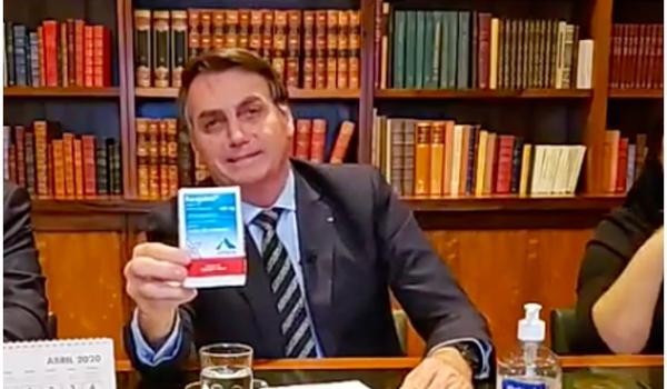 Bolsonaro parafraseia poeta baiano para justificar escolha pela cloroquina