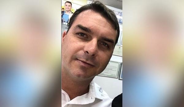 Flávio Bolsonaro fechou sociedade de R$ 500 mil com empresa baiana, diz jornal