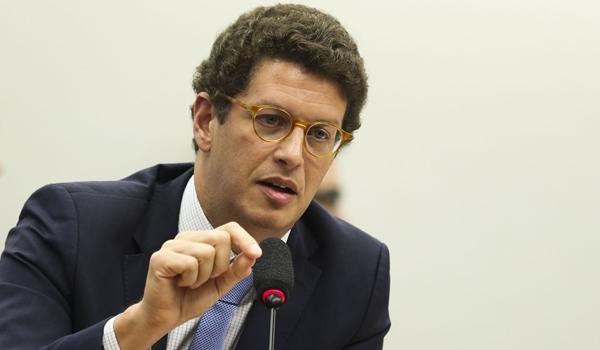 Ministro do Meio Ambiente, Ricardo Salles diz que foi mal interpretado em vídeo de reunião com Bolsonaro