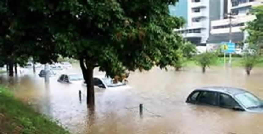 Escolas e faculdades suspendem aulas nesta segunda devido à forte chuva