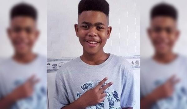 Tiro que matou o adolescente João Pedro o atingiu pelas costas, indica laudo