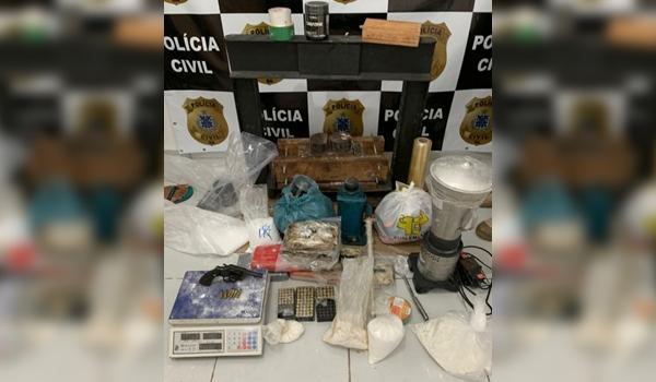 Polícia encontra mais de R$ 1,2 milhão em cocaína em imóvel de luxo de Eunápolis