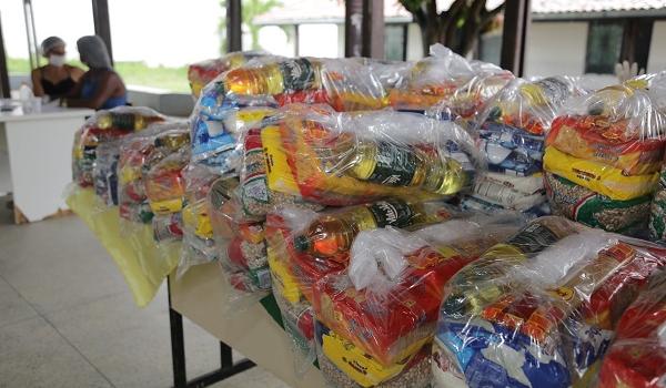 Terceira etapa da entrega de kits alimentação a alunos de Lauro de Freitas começa nesta terça