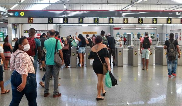 Quatro pessoas que estavam no metrô de Salvador já foram detectadas com coronavírus 