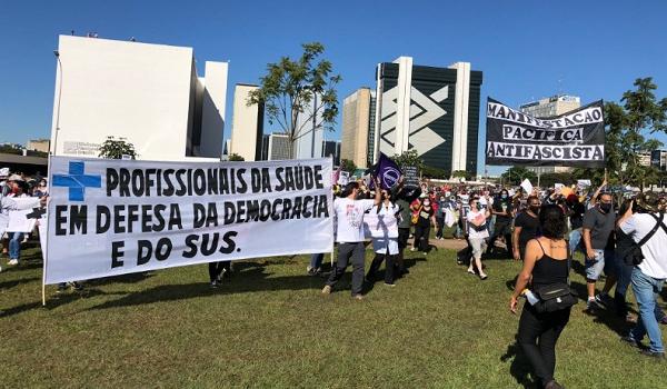 Movimentos contra e pró Bolsonaro acontecem em diversas cidades e na capital do país