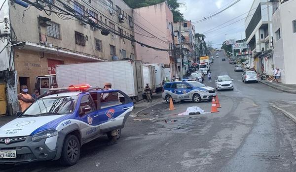 Dono de peixaria é executado a tiros na Ladeira da Água Brusca; criminosos estavam em carro branco