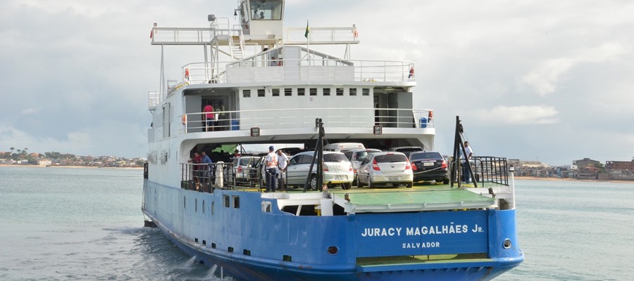 Feriado: ferry boat funciona com quatro embarcações e movimento é tranquilo