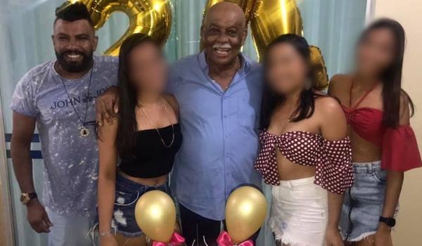 Prefeito baiano é fotografado junto com cantor em festa mesmo durante pandemia, mas nega: "não aguentaria"