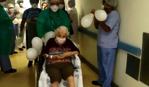 VÍDEO: Curada da Covid-19, idosa de 96 anos é aplaudida ao receber alta de hospital em Salvador