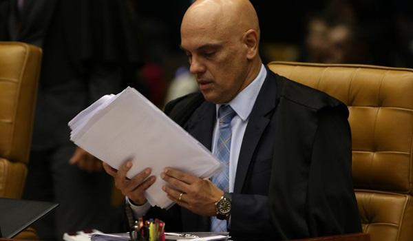 Ministro Alexandre de Moraes aguarda perícias para decidir sobre envio de inquérito das fake news ao TSE