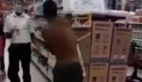 Terror no supermercado: com peixeira, homem luta contra PMs e funcionário em Itaparica; assista 