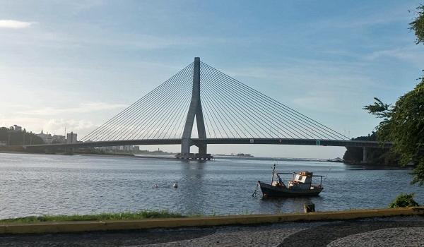 Primeira ponte estaiada da Bahia é inaugurada em Ilhéus; equipamento pode levar nome de escritor baiano