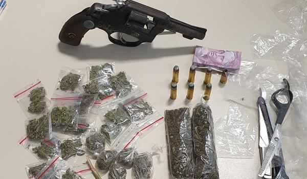 Homem é preso em  flagrante enquanto vendia maconha em Feira de Santana; ele já tinha passagens pela polícia