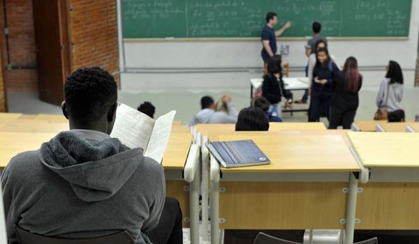 Estudantes com Fies podem suspender parcelas no Banco do Brasil a partir desta segunda-feira