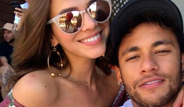 Bruna Marquezine diz que boato de beijo com Arthur Aguiar causou "problema" em seu namoro com Neymar