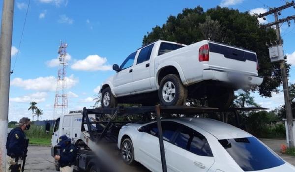 Durante abordagem a caminhão prancha, PRF apreende caminhonete adulterada em Eunápolis