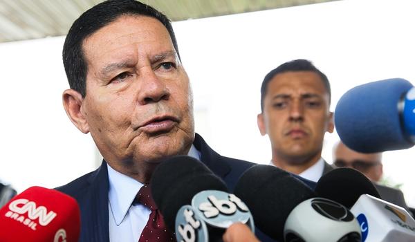 "Pazuello deve sair em um momento próximo", dispara o vice-presidente da República, Hamilton Mourão