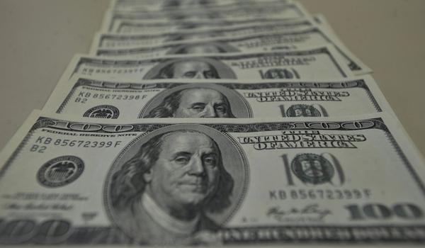 Dólar volta a se aproximar de R$ 5,40 em dia instável; bolsa de valores superou marca dos 101 mil pontos