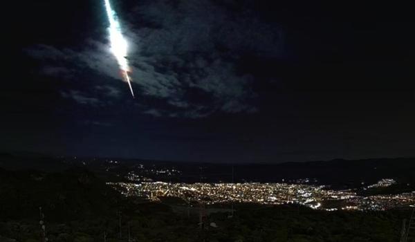 Meteoro brilhante é visto no céu de cidades do Nordeste e chama a atenção de moradores; assista