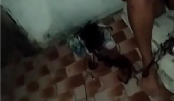 Homem grava vídeo cortando o cabelo e espancando jovem em Salvador; "traiu o ladrão, 'véi'"