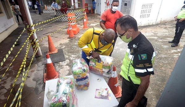 Começa a terceira etapa de distribuição de cestas básicas para mototaxistas de Salvador