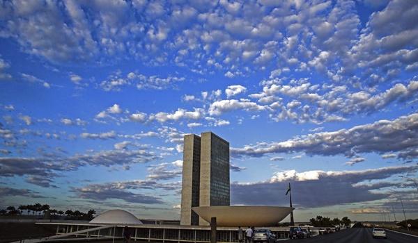 Congresso Nacional recebe proposta de reforma tributária que prevê unificação de impostos no país