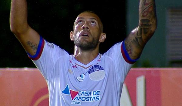 VEJA GOLS: Bahia vence Náutico por 4x1 e avança na Copa do Nordeste; Vitória também se classifica