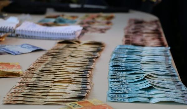 Suspeito de roubar R$ 160 mil de banco é preso em Feira de Santana; polícia procura cúmplice