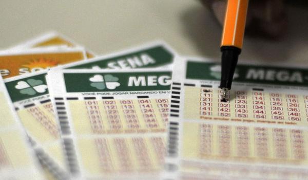 Mega-Sena pode pagar R$ 2,5 milhões em sorteio neste sábado