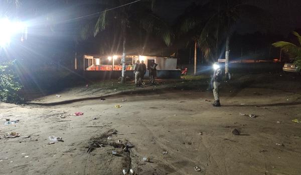 Polícia acaba com "festa do pó" em Lauro de Freitas; aglomeração tinha mais de 50 pessoas