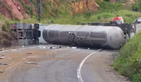 Acidente com risco de explosão bloqueia trecho da BR-101 por cerca de 30 horas 