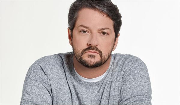 Cantando de Frank a Wando, Marcelo Serrado estreia musical em Salvador; confira datas