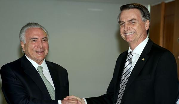 Bolsonaro promete ajuda ao Líbano após incêndio e convida Michel Temer como chefe da missão