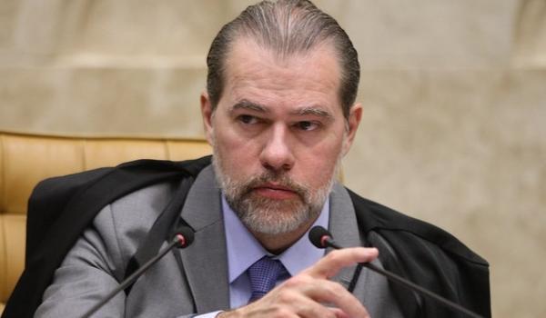 Presidente do STF é internado com pneumonite; teste para Covid-19 deu negativo