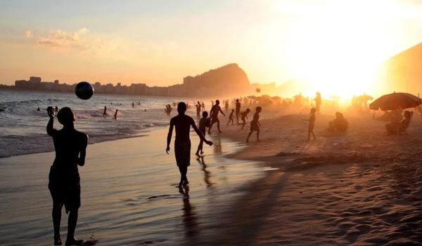 Prefeito do Rio de Janeiro anuncia reserva antecipada de áreas das praias por meio de aplicativo