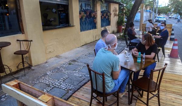 Bares e restaurantes de 16 bairros de Salvador são fiscalizados; "não achamos irregularidade"