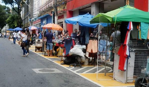 Ocupação de ambulantes na Avenida Sete é reorganizada para manter o distanciamento social