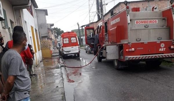 Incêndio em residência deixa uma pessoa ferida em Porto Seguro; explosão de botijão pode ter causado fogo