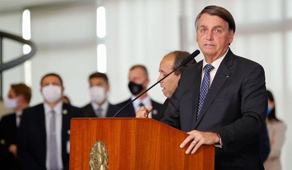 Bolsonaro fala em estender auxílio, mas valor deve ser reduzido: "chegar num meio-termo"