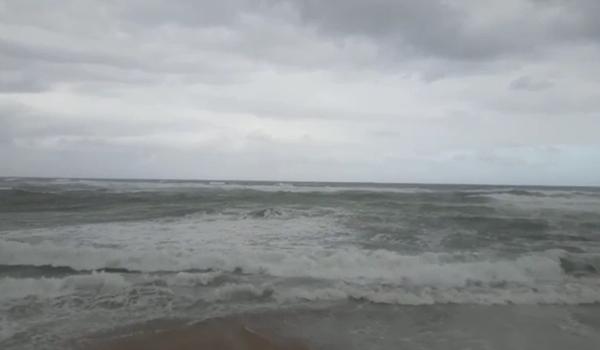 Marinha emite alerta de ventos fortes e ondas gigantes provocadas por frente fria histórica