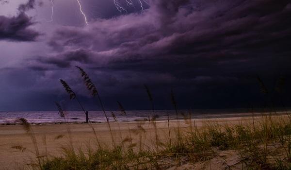 Ciclone extratropical pode provocar ventos de até 75 Km/h e ondas com 5 metros no sul da Bahia