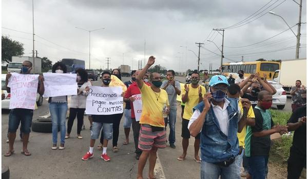 Protesto de moradores contra fechamento de comércio em Águas Claras deixa trânsito intenso na BR-324